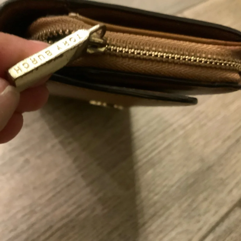 Tory Burch classic zip